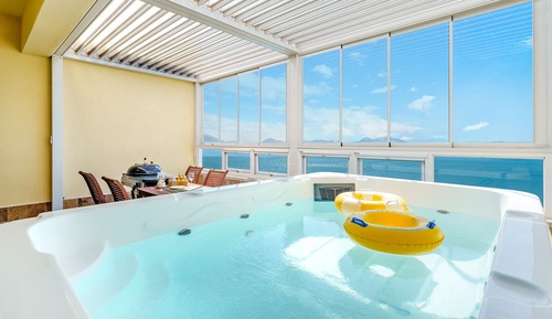 Basic Room, 1 Bedroom (Ocean View Room 302 (Swimming Spa))