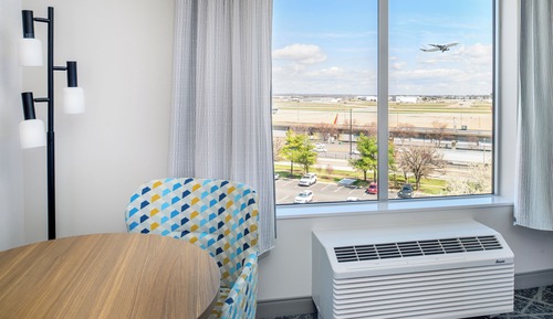 Room, 1 King Bed, Refrigerator (Microwave)
