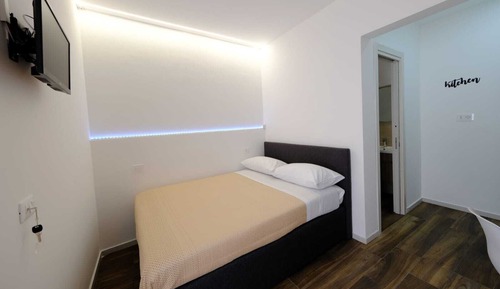 Comfort Room, Balcony