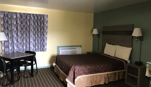 Standard Room, 1 Queen Bed