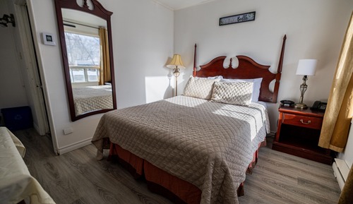 Standard Room, 1 Queen Bed