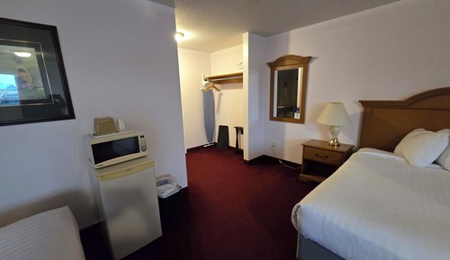 Room, Non Smoking (3 Queen Beds, North Section)