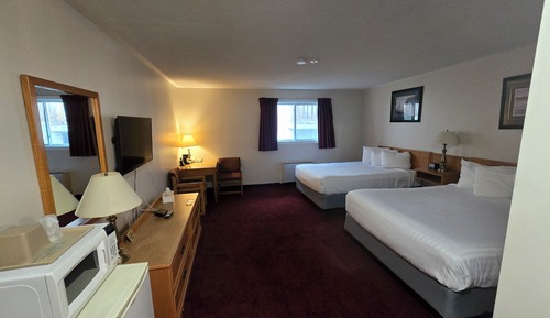 Room, 2 Queen Beds, Non Smoking, Pool Access