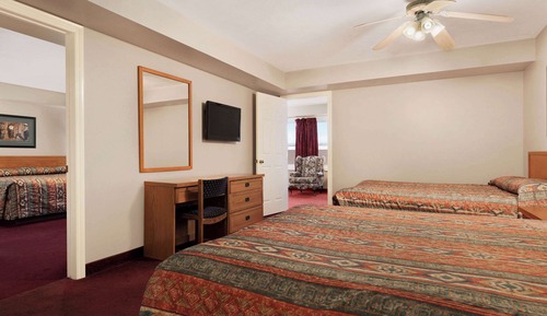 Room, Non Smoking, Pool Access (1 King Bed & 2 Queen Beds)