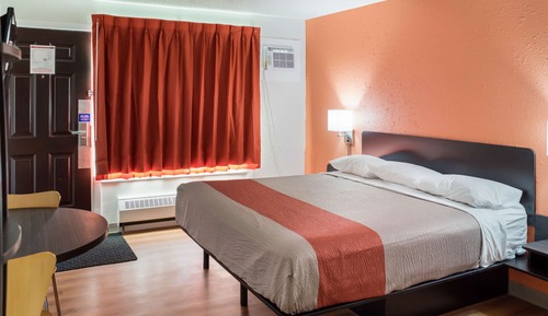 Deluxe Room, 1 King Bed, Non Smoking, Refrigerator & Microwave