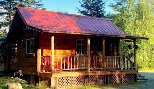 Snoozin Moose Cabin