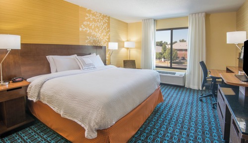 Room, 1 King Bed, Non Smoking (Mobility/Hearing Accessible, Tub)