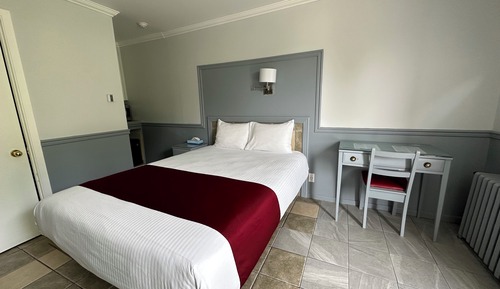 Standard Room, 1 Queen Bed