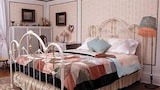 Signature Room, 1 Queen Bed, Fireplace (Abigail's Hideaway)