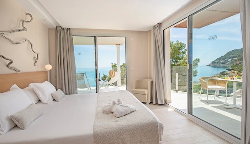 Deluxe Suite, Terrace, Sea View (hot tub)