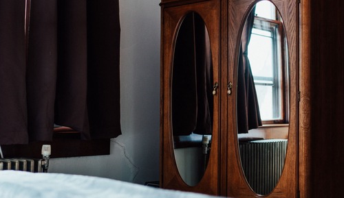 Suite, 1 Queen Bed (Deliberation)