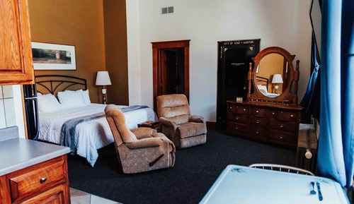 Deluxe Studio, 1 King Bed (Auditors Office)