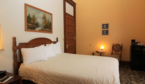 Suite, 1 Queen Bed (Prosecution)