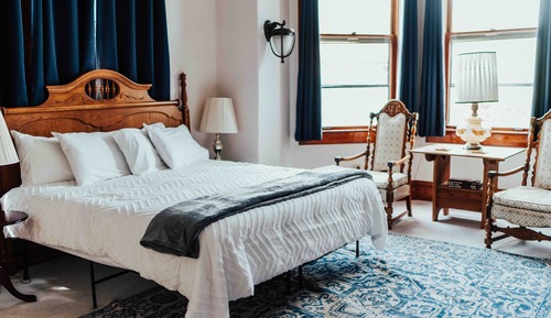 Deluxe Suite, 1 King Bed (Municipal Judges Chambers, 2nd Floor, Accessible by Stairs Only)