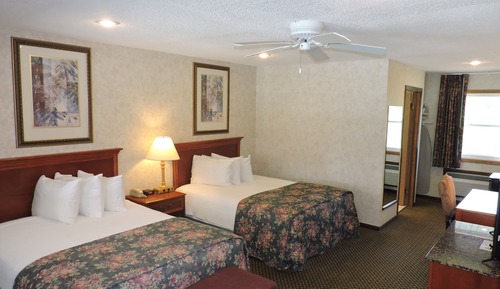 Standard Room, 2 Queen Beds, Poolside
