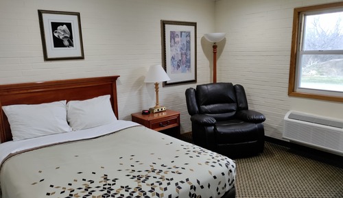 Standard Room, 1 Queen Bed, Poolside