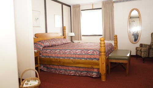 Jacuzzi Room, 1 King Bed and Fireplace