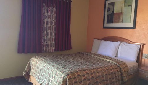 Standard Room, 1 Queen Bed