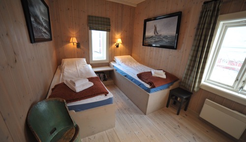 2-bedroom Superior rorbu cabin with sea view