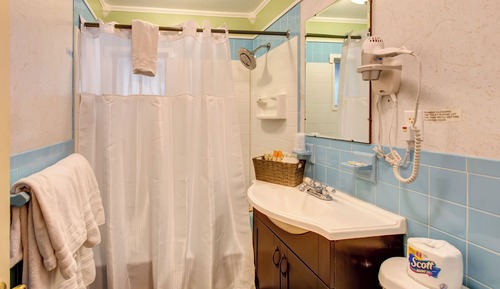 Suite, 1 King Bed, Kitchen