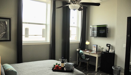 Deluxe Room, 1 Queen Bed