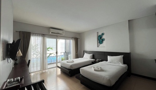 Deluxe Room, Pool Access