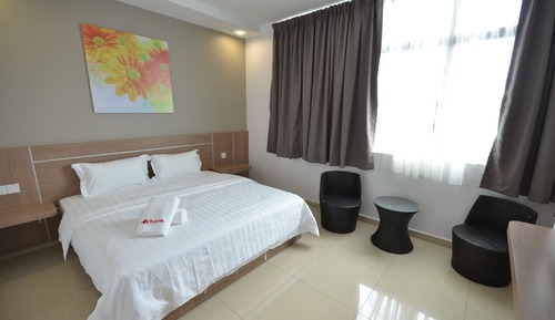 Deluxe Double Room (1) with window