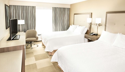 Room, 2 Queen Beds, Accessible, Bathtub