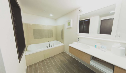 Studio, 1 King Bed, Refrigerator & Microwave