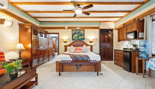 Suite, 1 King Bed, Balcony, Sea View