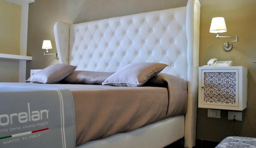 Comfort Room (Mothia)