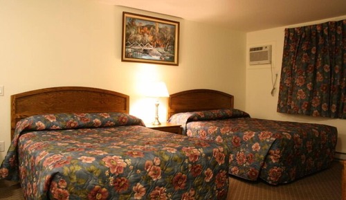Room, 2 Queen Beds, Refrigerator & Microwave, Mountain View
