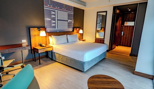 Room, 1 King Bed, Non Smoking, Corner