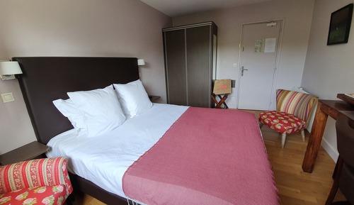 Standard Double Room (9)