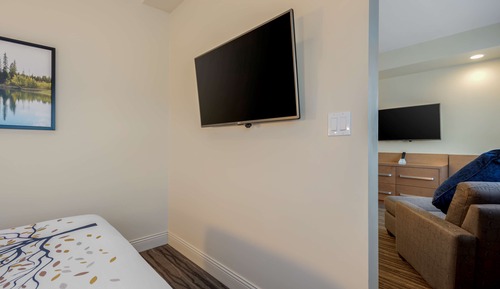 Suite, 1 Queen Bed, Non Smoking, Kitchenette (Shower Only)
