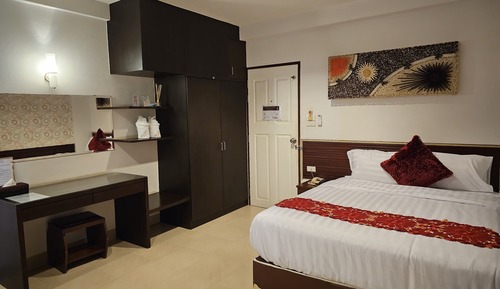 Connecting Room