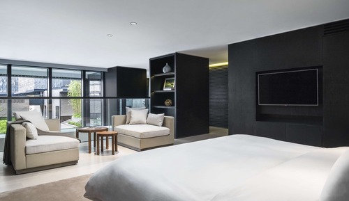 Deluxe Courtyard Suite