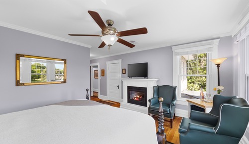 Romantic Room, 1 King Bed, Non Smoking, Private Bathroom (Cabernet Franc)