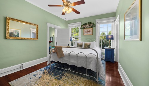 Luxury Suite, 1 Queen Bed, Private Bathroom (Chardonnay) 