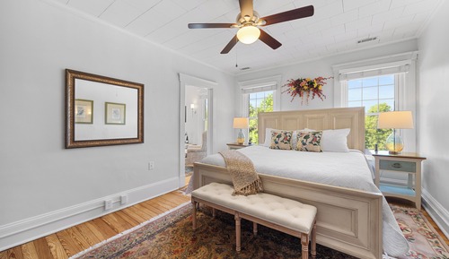 Luxury Suite, 1 King Bed, Non Smoking, Private Bathroom