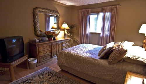 Royal Room (Shared Bath)