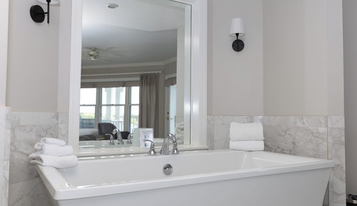 Luxury Lake View Suite, Balcony
