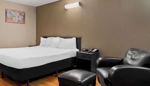 Room, 1 King Bed, Smoking