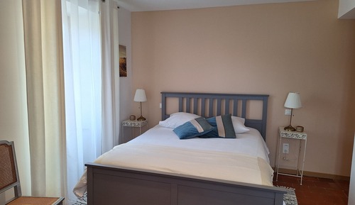 Room rosewood