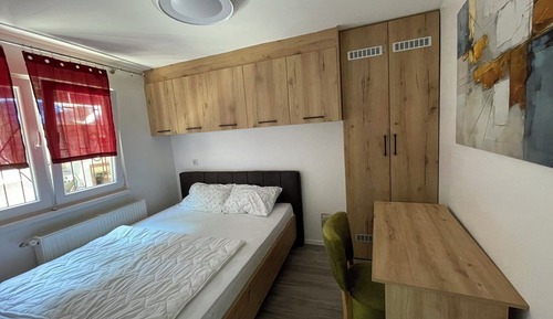Family Apartment, Valley View