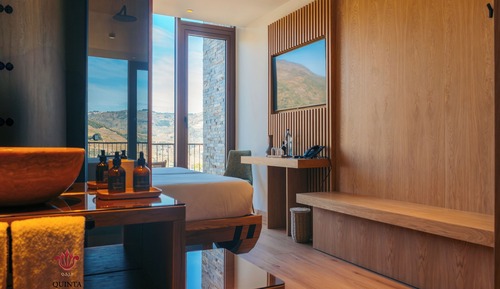 Superior Twin Room, Vineyard View