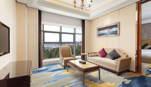 Deluxe Suite, 1 King Bed, Smoking