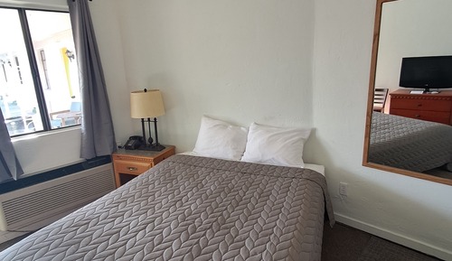 Traditional Single Room, 1 Queen Bed