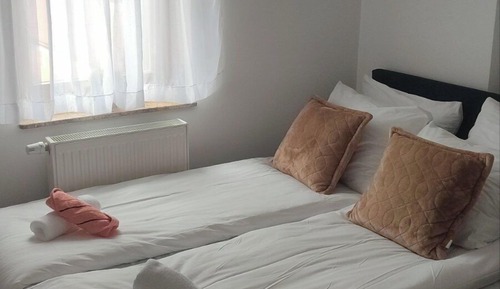 Economy Room, 1 Queen Bed