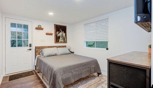 Comfort Cabin, 2 Bedrooms, Kitchenette, Valley View